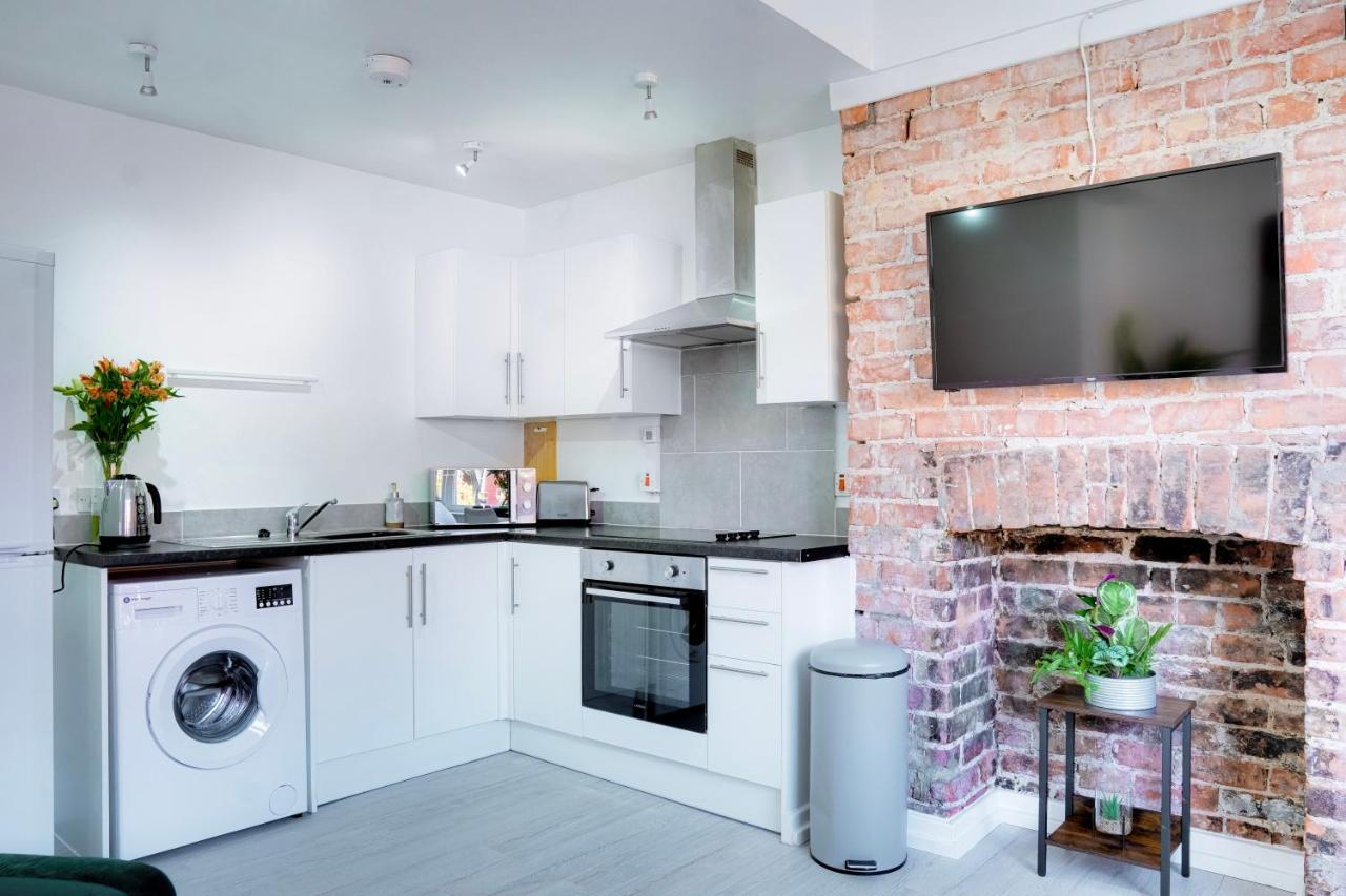 Modern 2 Bedroom Flat - 15 Minutes To Liverpool Биркенхед Екстериор снимка